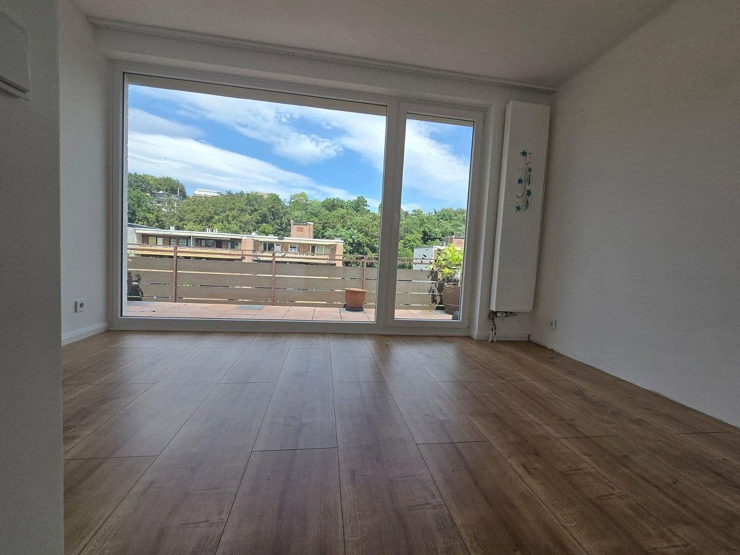 Pronájem bytu 3+1 93 m², Josef-Neuberger-Straße 26, Düsseldorf, Severní Porýní-Vestfálsko Pronájem bytu 3+1 93 m², Josef-Neuberger-Straße 26, Düsseldorf, Severní Porýní-Vestfálsko