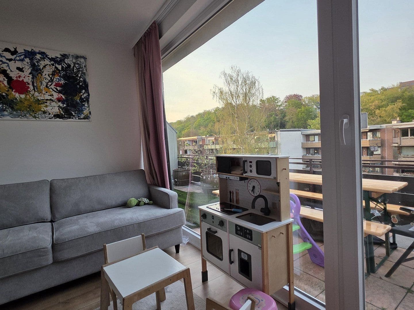 Pronájem bytu 3+1 93 m², Josef-Neuberger-Straße 26, Düsseldorf, Severní Porýní-Vestfálsko Pronájem bytu 3+1 93 m², Josef-Neuberger-Straße 26, Düsseldorf, Severní Porýní-Vestfálsko