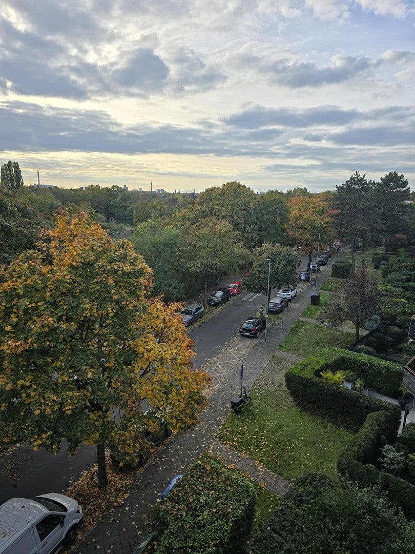 Pronájem bytu 3+1 93 m², Josef-Neuberger-Straße 26, Düsseldorf, Severní Porýní-Vestfálsko Pronájem bytu 3+1 93 m², Josef-Neuberger-Straße 26, Düsseldorf, Severní Porýní-Vestfálsko