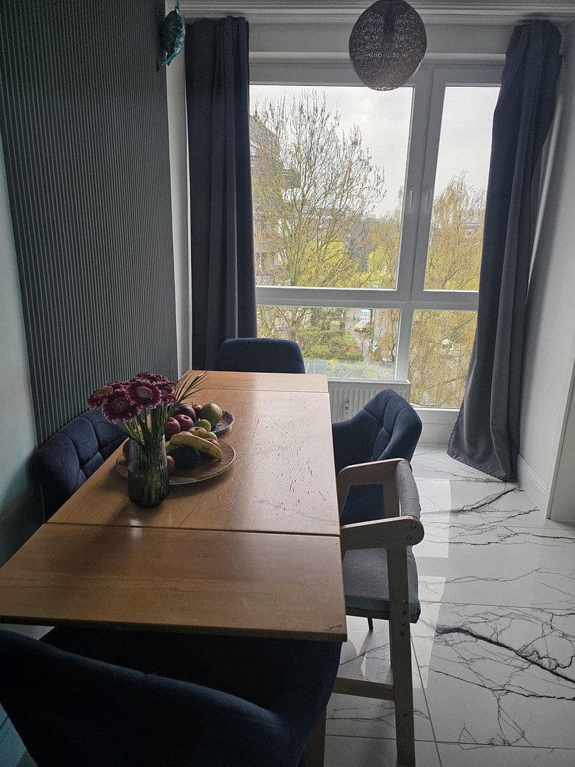 Pronájem bytu 3+1 93 m², Josef-Neuberger-Straße 26, Düsseldorf, Severní Porýní-Vestfálsko Pronájem bytu 3+1 93 m², Josef-Neuberger-Straße 26, Düsseldorf, Severní Porýní-Vestfálsko