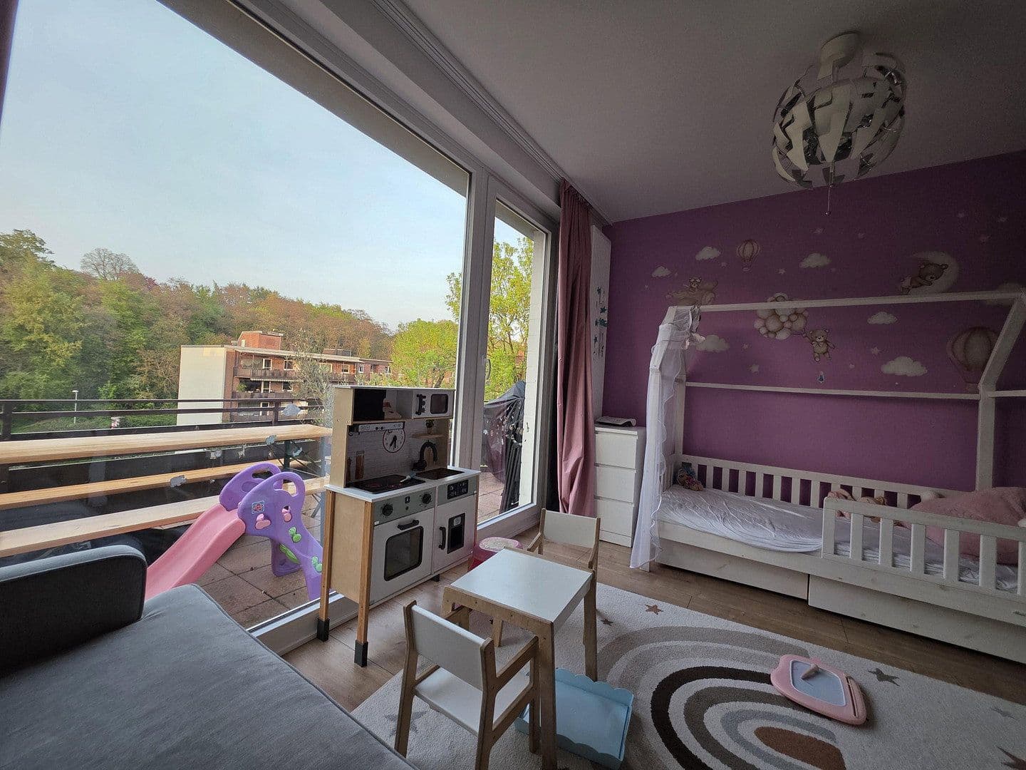 Pronájem bytu 3+1 93 m², Josef-Neuberger-Straße 26, Düsseldorf, Severní Porýní-Vestfálsko Pronájem bytu 3+1 93 m², Josef-Neuberger-Straße 26, Düsseldorf, Severní Porýní-Vestfálsko