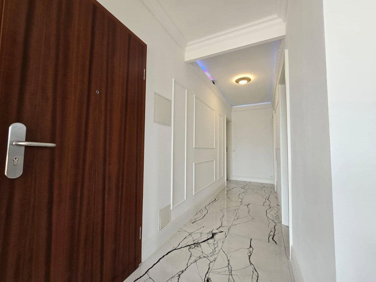 Pronájem bytu 3+1 93 m², Josef-Neuberger-Straße 26, Düsseldorf, Severní Porýní-Vestfálsko Pronájem bytu 3+1 93 m², Josef-Neuberger-Straße 26, Düsseldorf, Severní Porýní-Vestfálsko