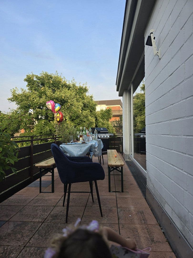 Pronájem bytu 3+1 93 m², Josef-Neuberger-Straße 26, Düsseldorf, Severní Porýní-Vestfálsko Pronájem bytu 3+1 93 m², Josef-Neuberger-Straße 26, Düsseldorf, Severní Porýní-Vestfálsko