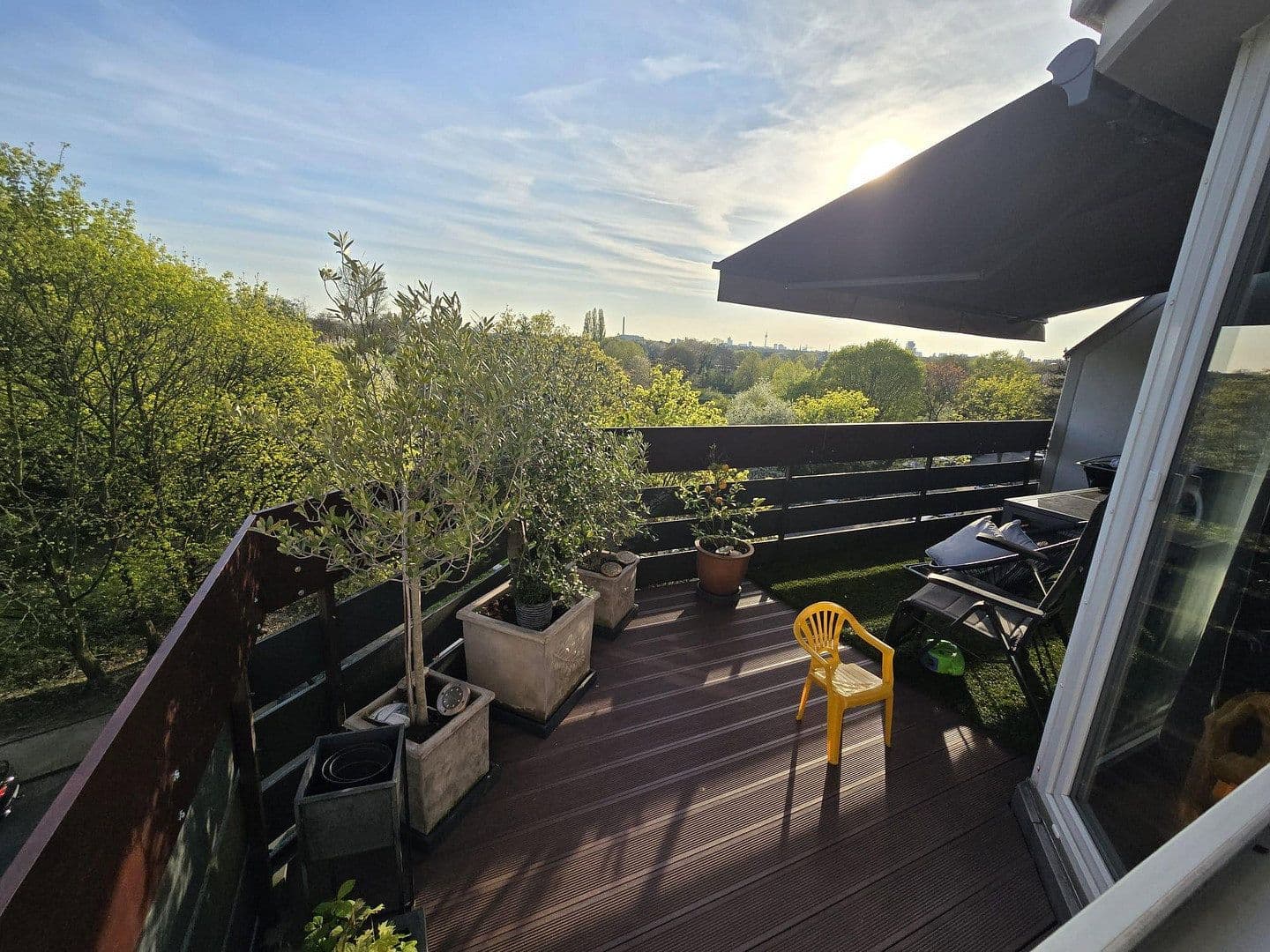 Pronájem bytu 3+1 93 m², Josef-Neuberger-Straße 26, Düsseldorf, Severní Porýní-Vestfálsko Pronájem bytu 3+1 93 m², Josef-Neuberger-Straße 26, Düsseldorf, Severní Porýní-Vestfálsko