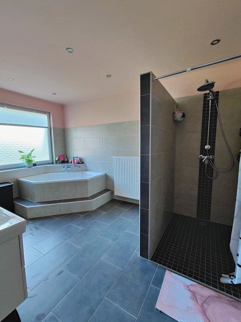 Prodej domu 160 m², pozemek 300 m², Duisburg, Severní Porýní-Vestfálsko Prodej domu 160 m², pozemek 300 m², Duisburg, Severní Porýní-Vestfálsko