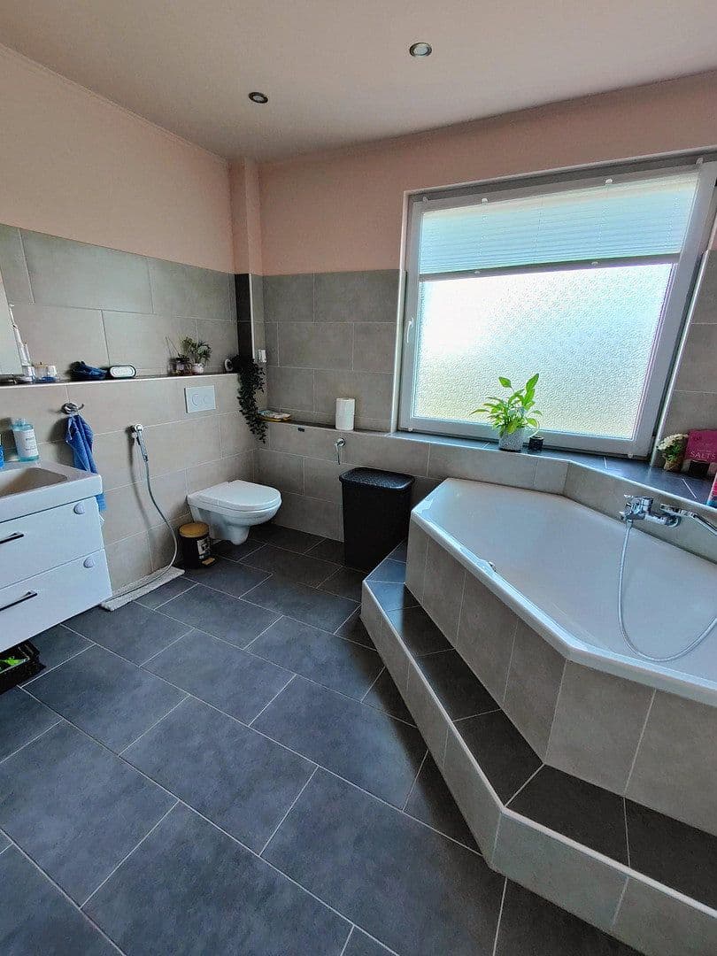 Prodej domu 160 m², pozemek 300 m², Duisburg, Severní Porýní-Vestfálsko Prodej domu 160 m², pozemek 300 m², Duisburg, Severní Porýní-Vestfálsko