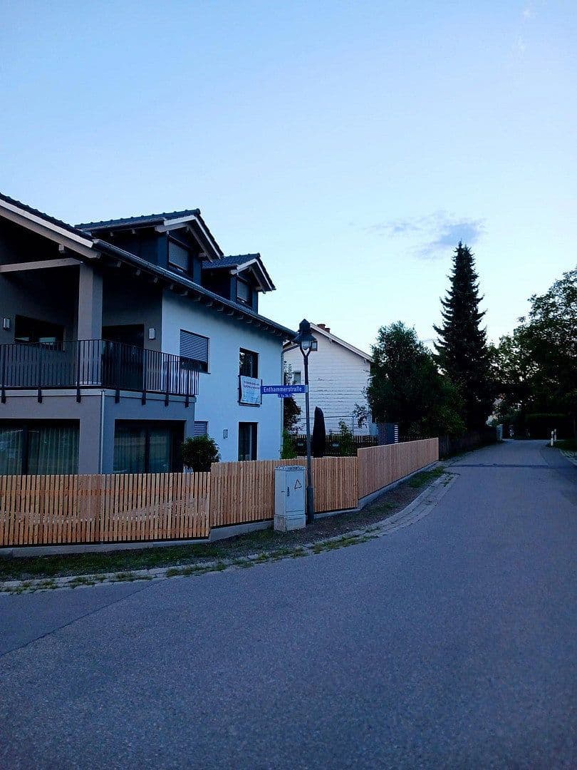 Pronájem bytu 4+kk 188 m², Enthammerstr. 7, Grafing, Bavorsko Pronájem bytu 4+kk 188 m², Enthammerstr. 7, Grafing, Bavorsko