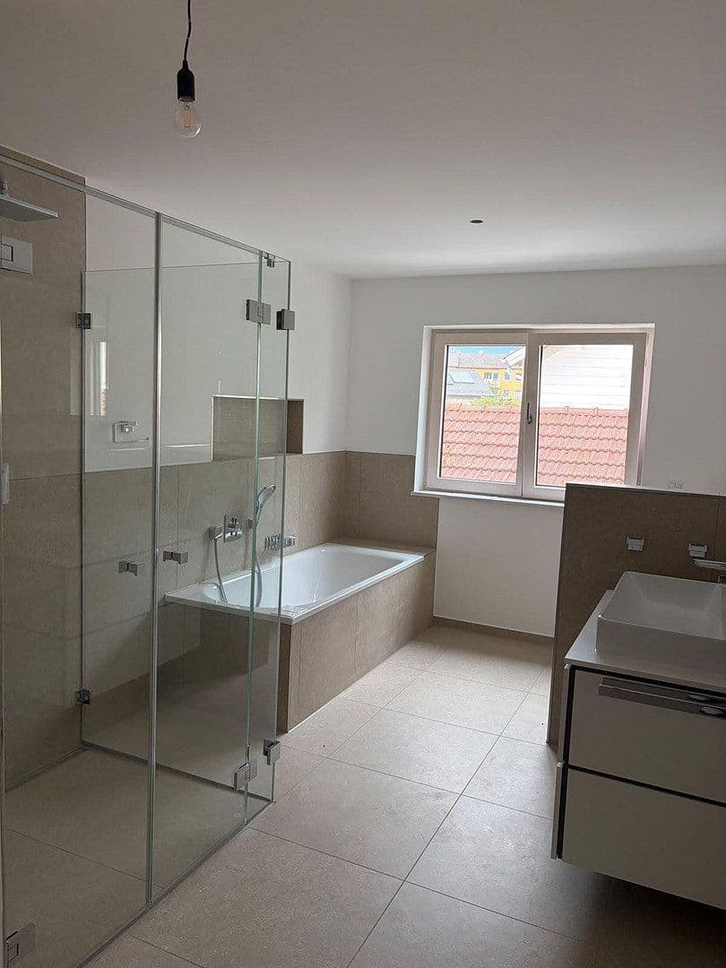 Pronájem bytu 4+kk 188 m², Enthammerstr. 7, Grafing, Bavorsko Pronájem bytu 4+kk 188 m², Enthammerstr. 7, Grafing, Bavorsko
