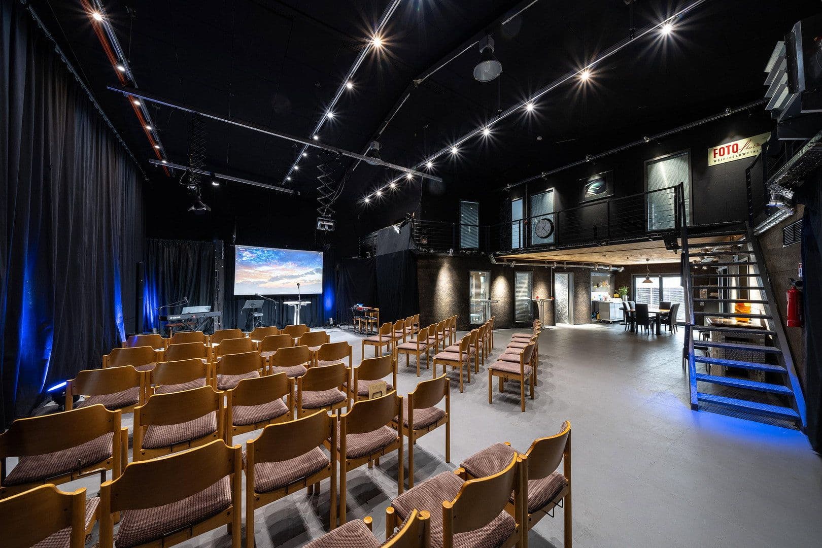 Pronájem nebytového prostoru 612 m², Daimlerstraße 14, Taunusstein, Hessen Pronájem nebytového prostoru 612 m², Daimlerstraße 14, Taunusstein, Hessen