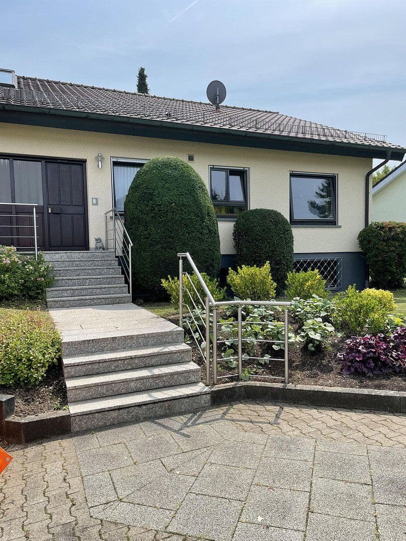 Prodej domu 186 m², pozemek 915 m², Abstatt, Bádensko-Württembersko Prodej domu 186 m², pozemek 915 m², Abstatt, Bádensko-Württembersko