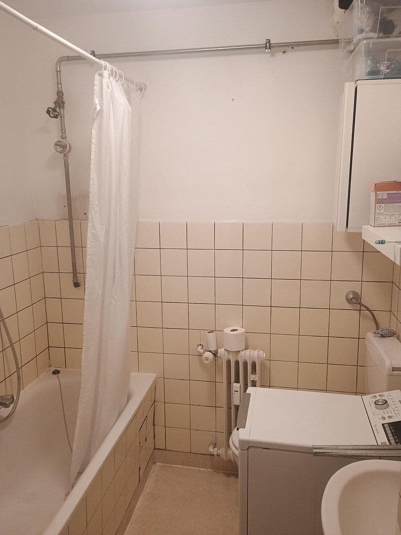 Pronájem bytu 1+1 40 m², Gellertstraße 46, Karlsruhe, Bádensko-Württembersko Pronájem bytu 1+1 40 m², Gellertstraße 46, Karlsruhe, Bádensko-Württembersko