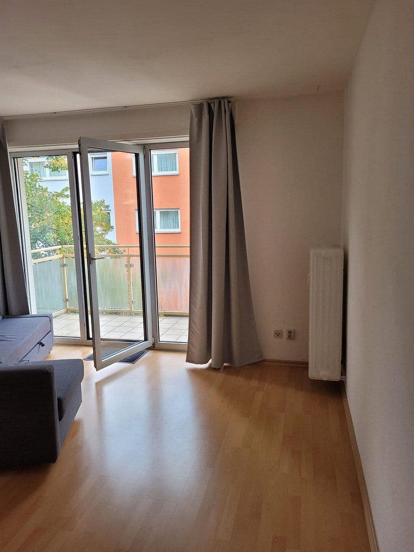 Pronájem bytu 1+1 40 m², Gellertstraße 46, Karlsruhe, Bádensko-Württembersko Pronájem bytu 1+1 40 m², Gellertstraße 46, Karlsruhe, Bádensko-Württembersko