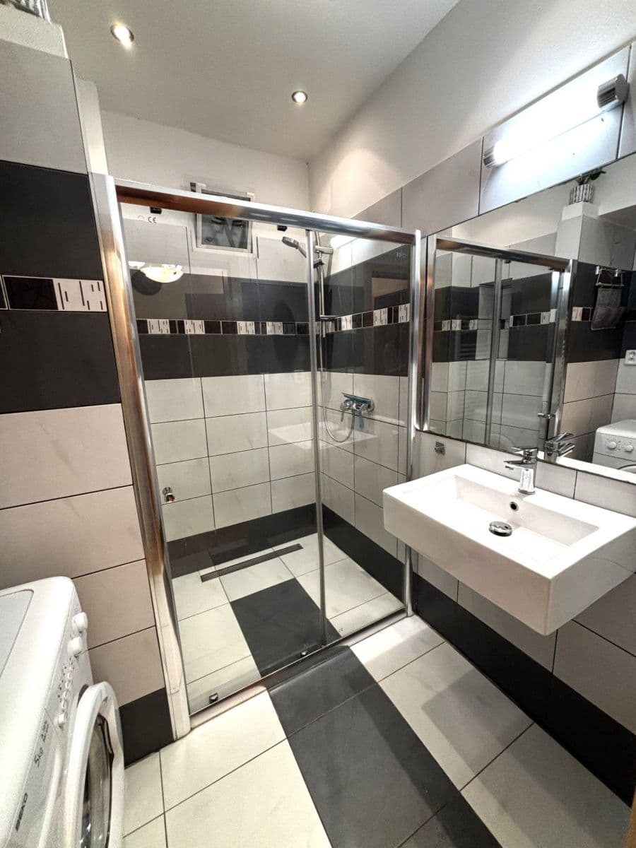 Pronájem bytu 2+kk 43 m², Tolstého, Praha, Praha Pronájem bytu 2+kk 43 m², Tolstého, Praha, Praha