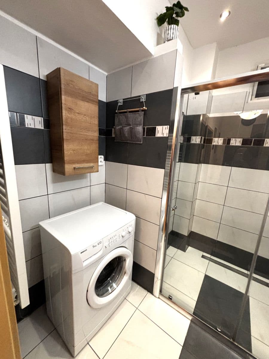 Pronájem bytu 2+kk 43 m², Tolstého, Praha, Praha Pronájem bytu 2+kk 43 m², Tolstého, Praha, Praha