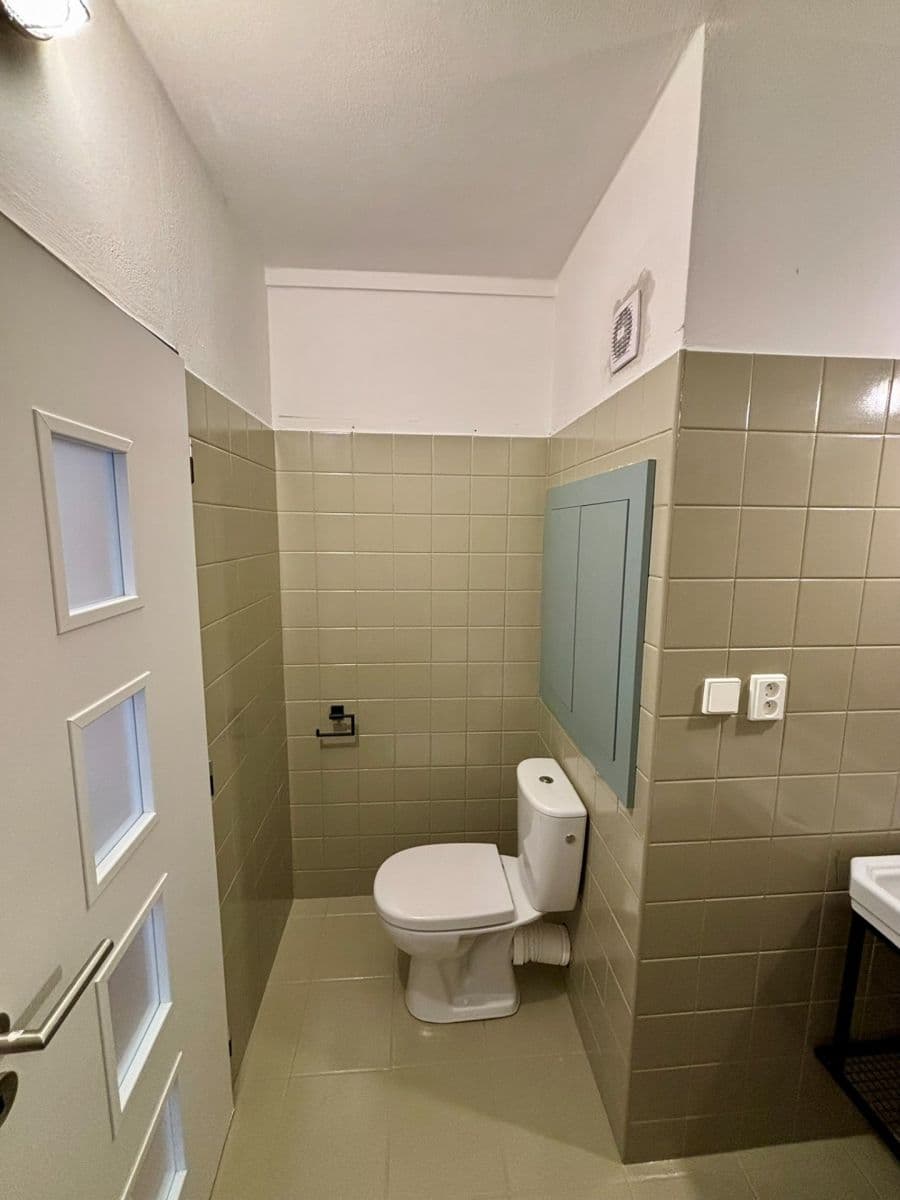 Pronájem bytu 2+kk 42 m², Ciolkovského, Praha, Praha Pronájem bytu 2+kk 42 m², Ciolkovského, Praha, Praha