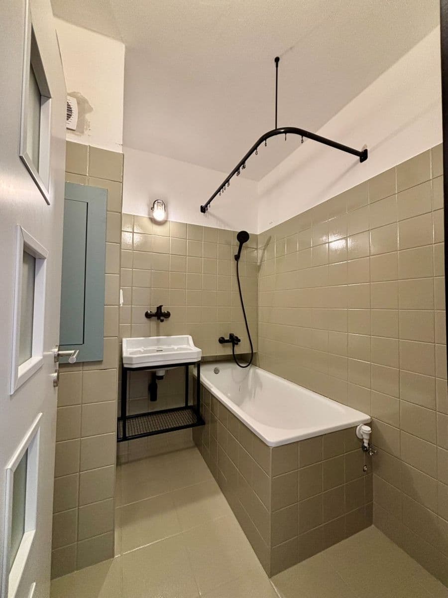 Pronájem bytu 2+kk 42 m², Ciolkovského, Praha, Praha Pronájem bytu 2+kk 42 m², Ciolkovského, Praha, Praha