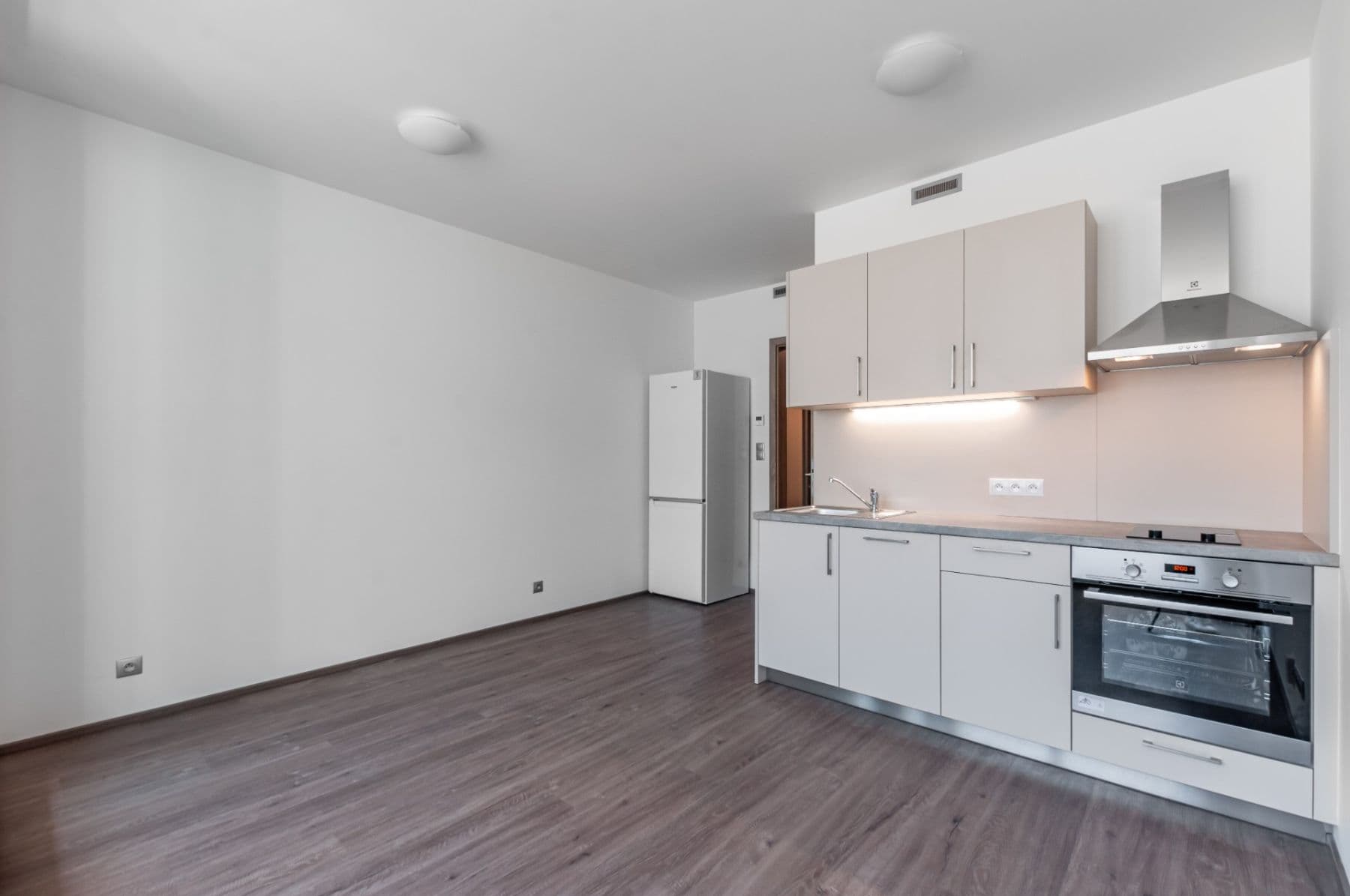 Pronájem bytu 1+kk 28 m², Bassova, Praha, Praha Pronájem bytu 1+kk 28 m², Bassova, Praha, Praha