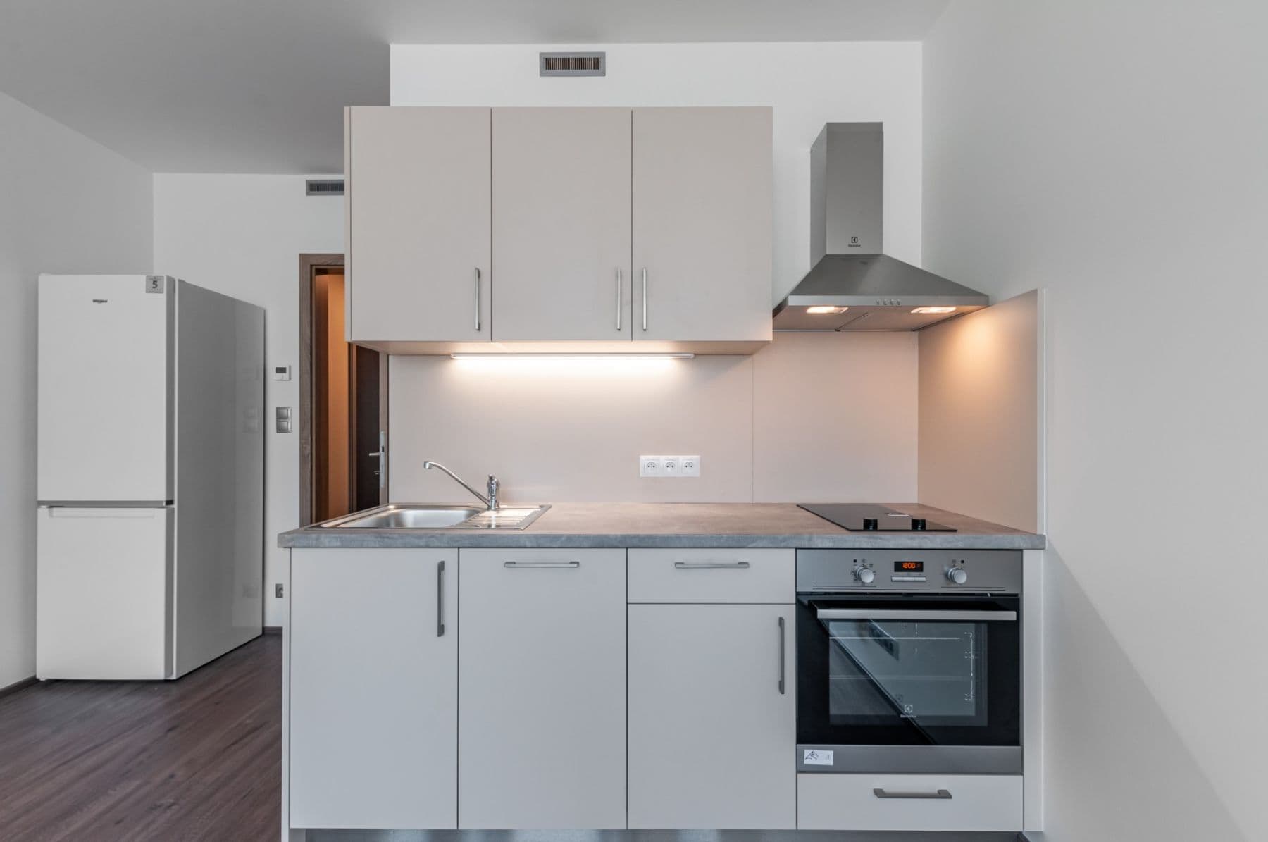 Pronájem bytu 1+kk 28 m², Bassova, Praha, Praha Pronájem bytu 1+kk 28 m², Bassova, Praha, Praha
