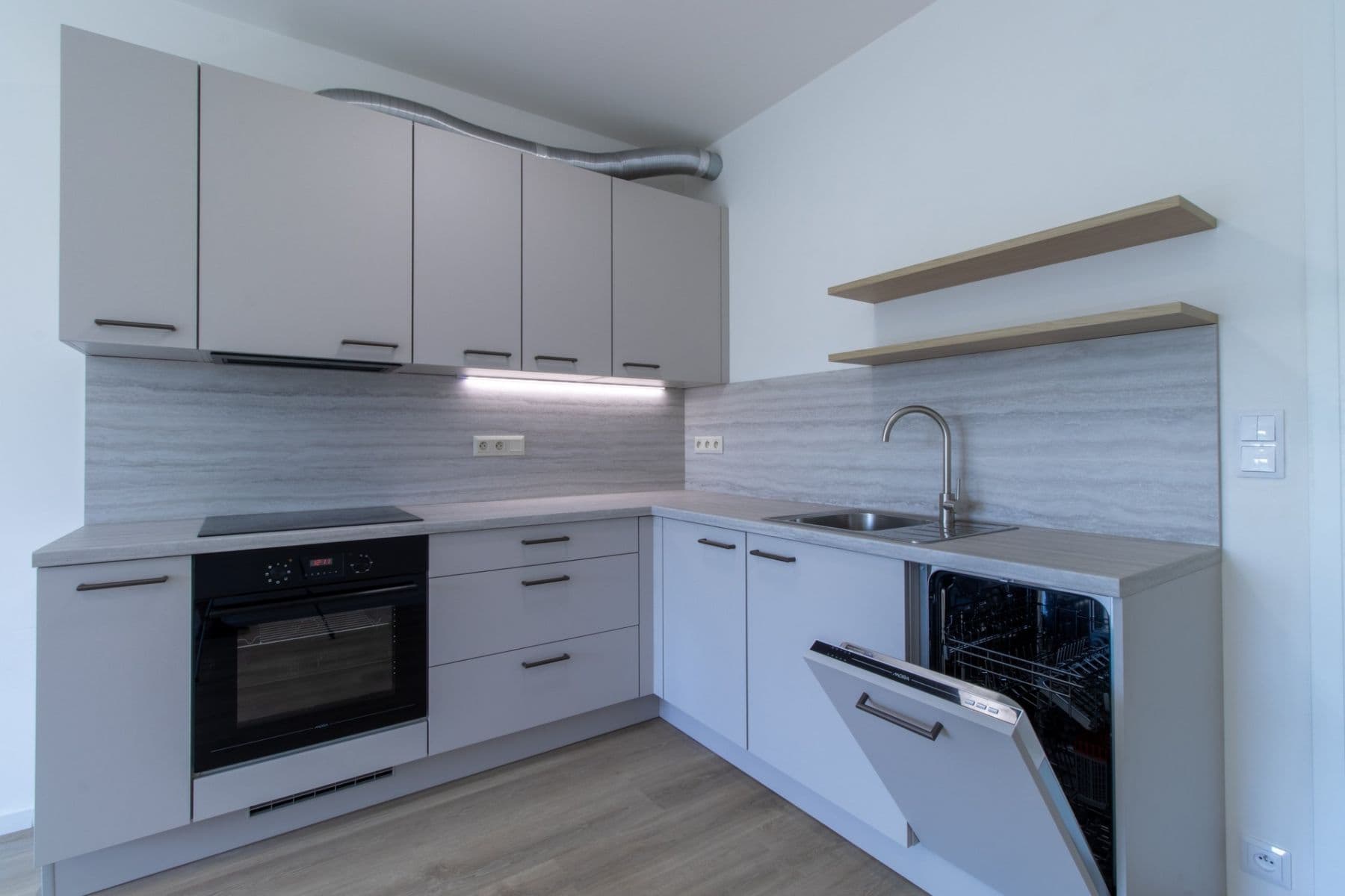 Pronájem bytu 2+kk 50 m², Divíškové, Praha, Praha Pronájem bytu 2+kk 50 m², Divíškové, Praha, Praha