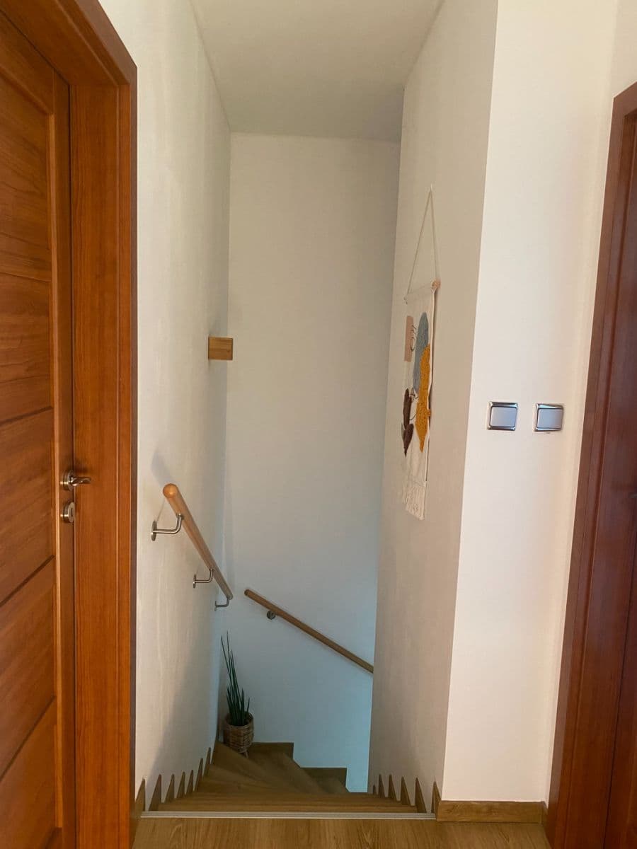 Prodej domu 152 m², pozemek 263 m², Družstevní, Nehvizdy, Středočeský kraj Prodej domu 152 m², pozemek 263 m², Družstevní, Nehvizdy, Středočeský kraj