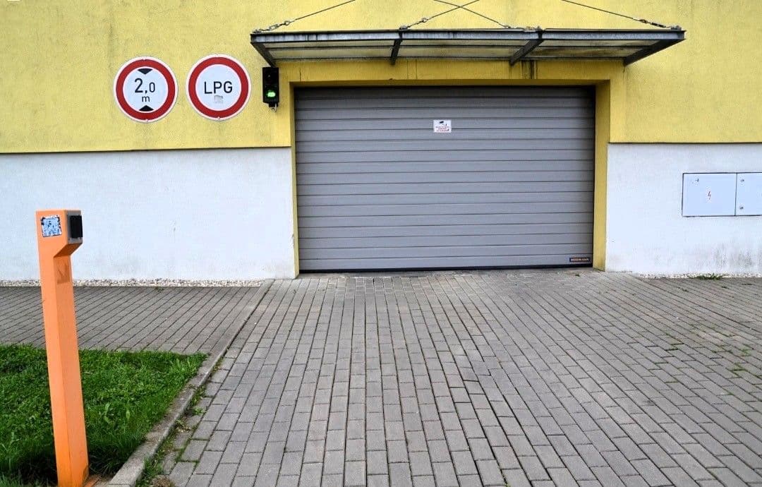 Prodej garáže 12 m², Praha, Praha Prodej garáže 12 m², Praha, Praha