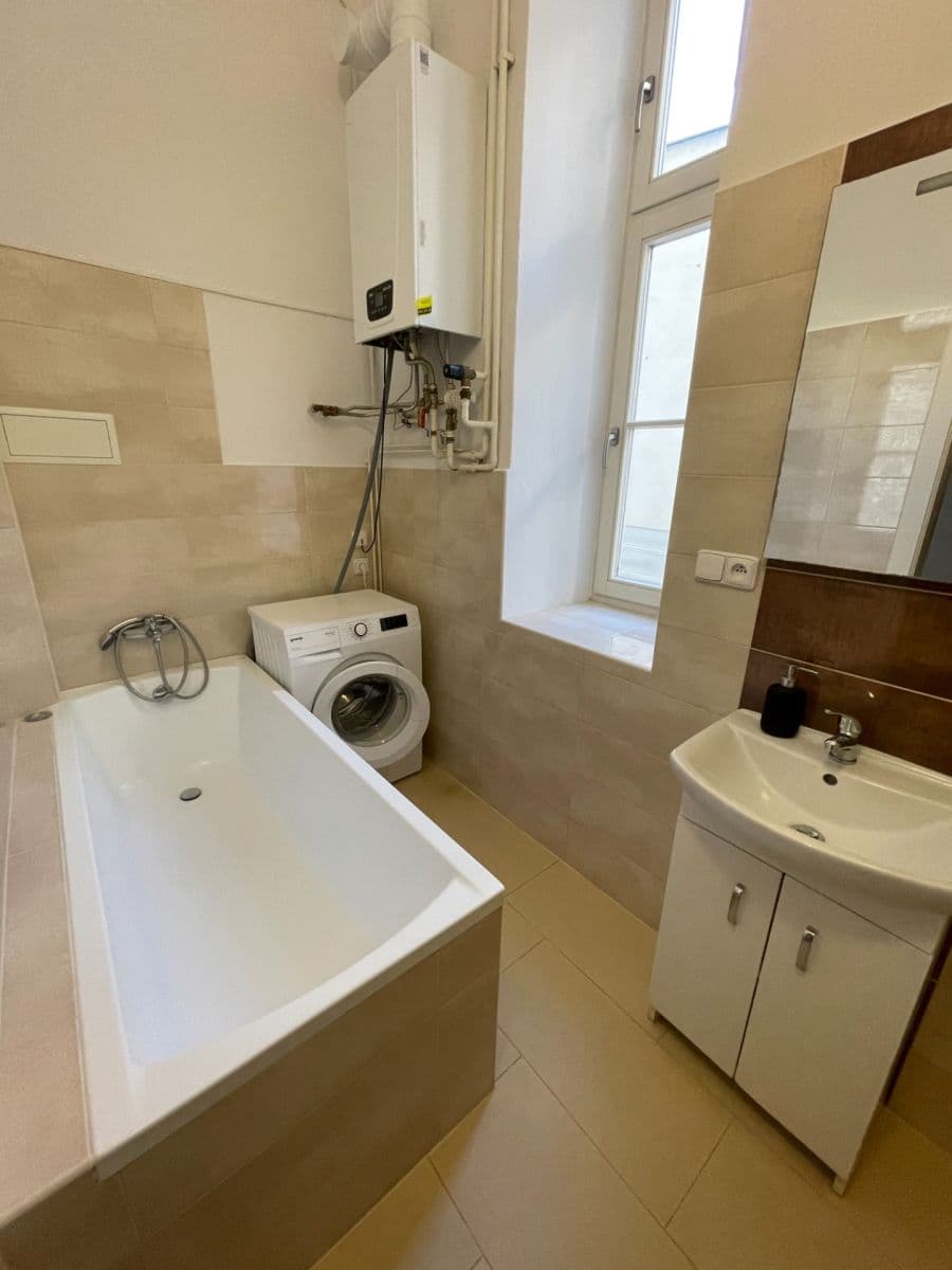 Pronájem bytu 5+1 121 m², Josefská, Brno, Jihomoravský kraj Pronájem bytu 5+1 121 m², Josefská, Brno, Jihomoravský kraj