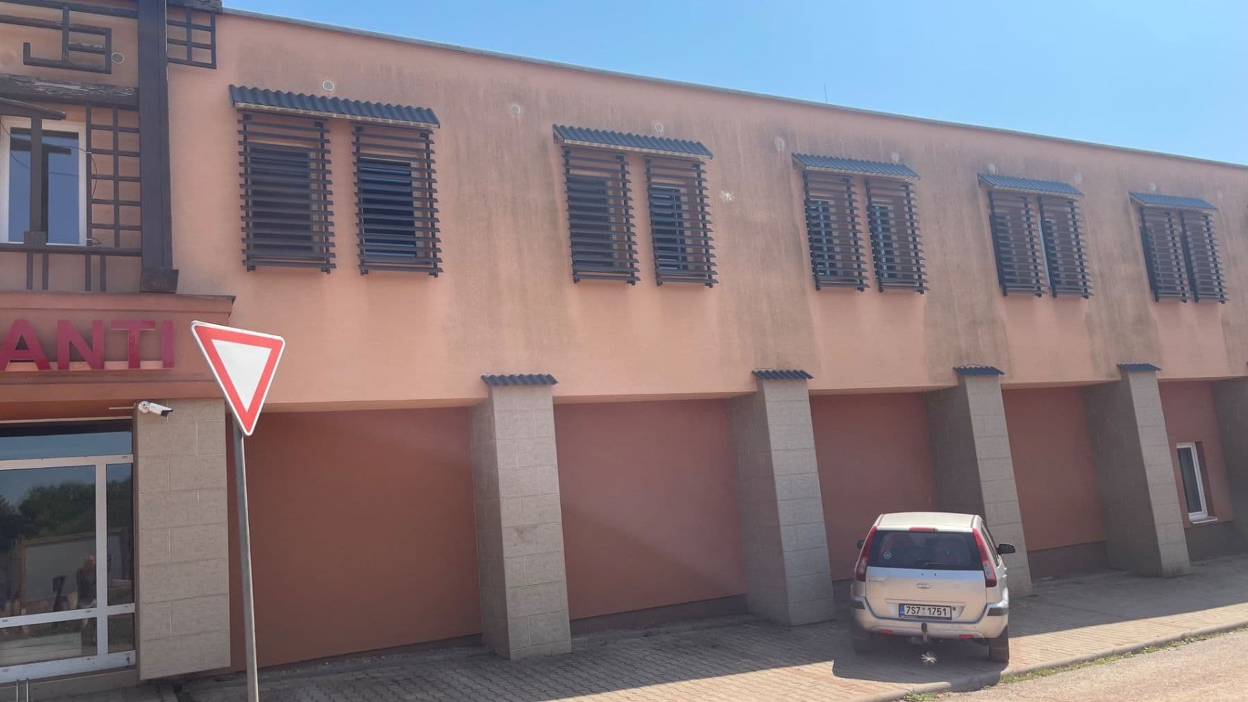 Pronájem nebytového prostoru 200 m², Náchodská, Dolní Radechová, Královéhradecký kraj Pronájem nebytového prostoru 200 m², Náchodská, Dolní Radechová, Královéhradecký kraj