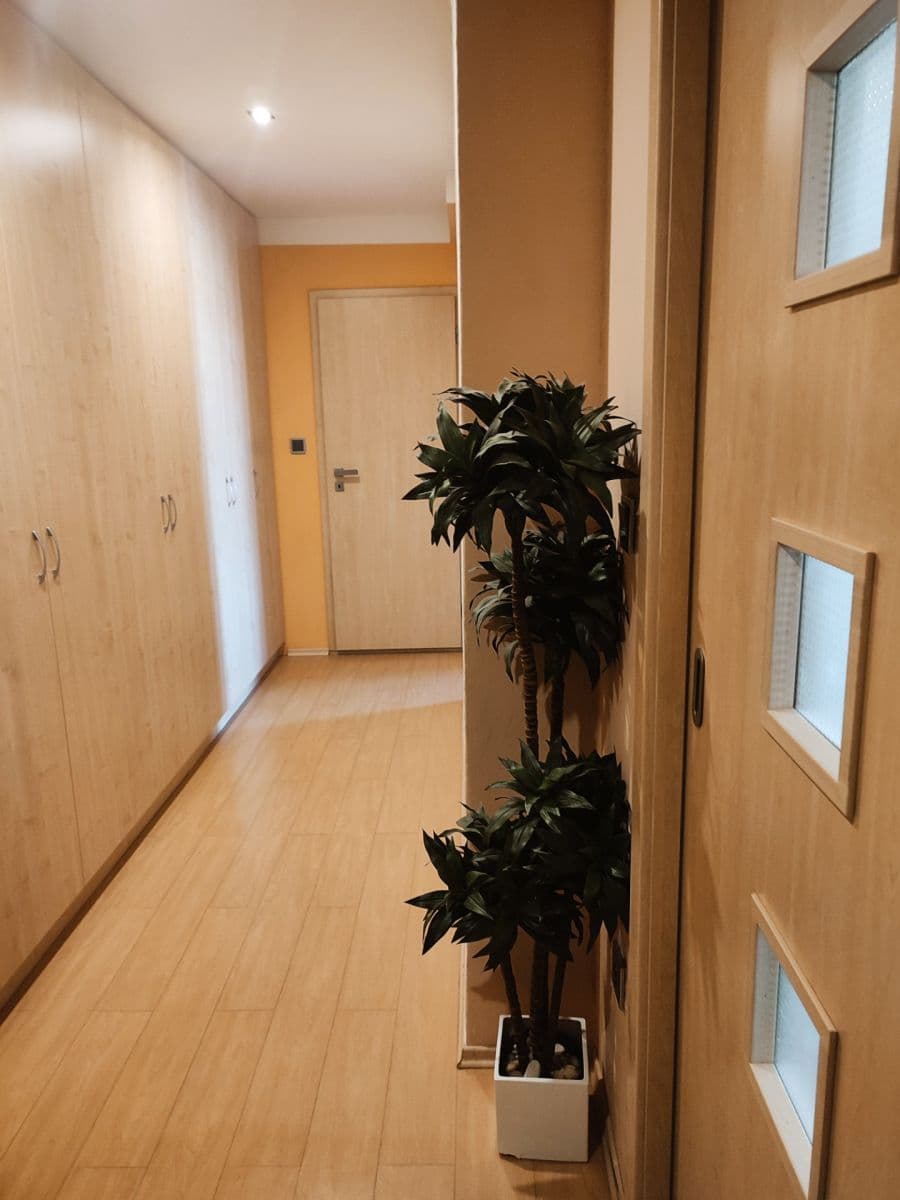 Pronájem bytu 2+kk 56 m², Tyršovo náměstí, Chrudim, Pardubický kraj Pronájem bytu 2+kk 56 m², Tyršovo náměstí, Chrudim, Pardubický kraj