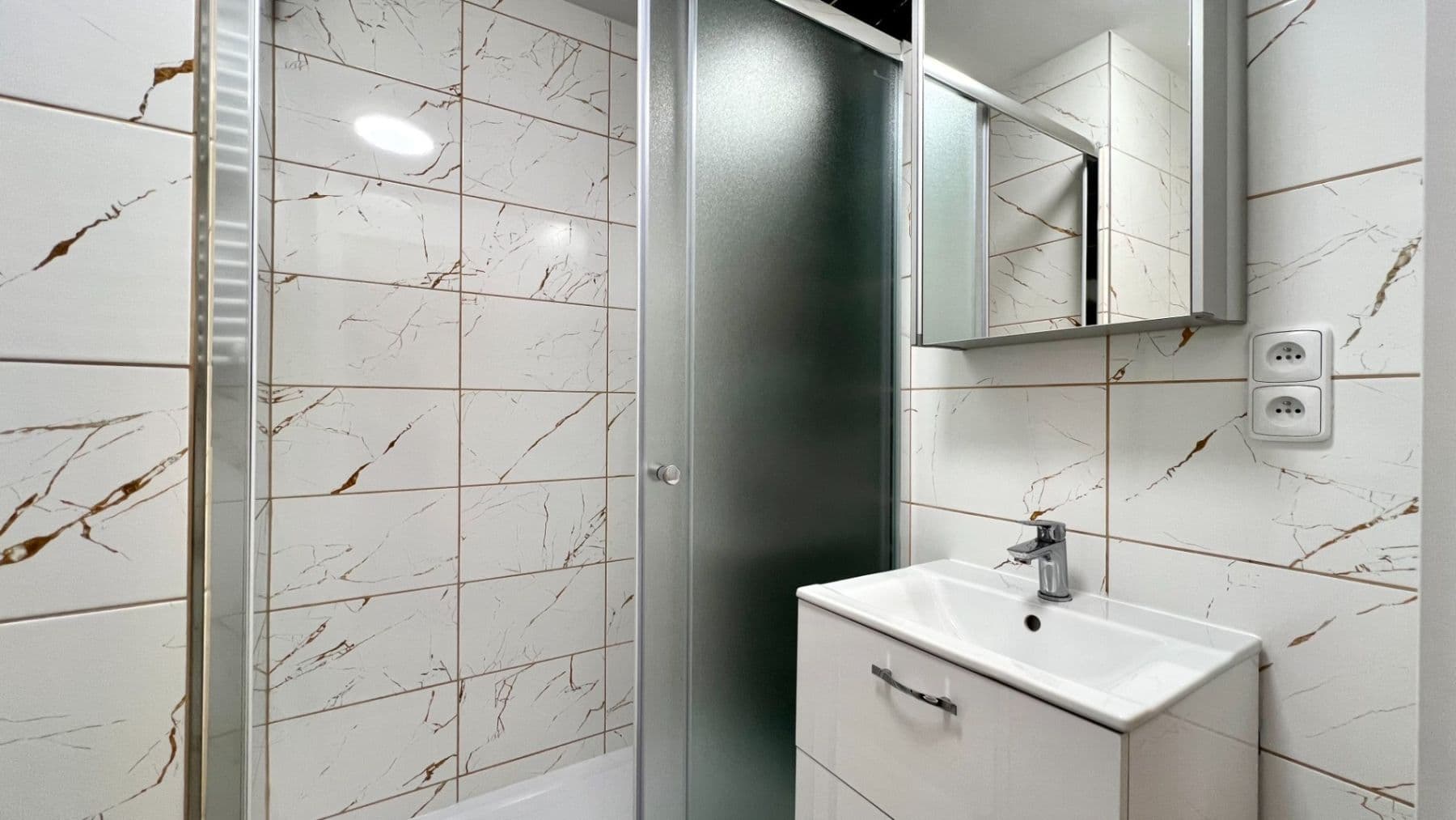 Pronájem bytu 2+kk 39 m², Bezová, Liberec, Liberecký kraj Pronájem bytu 2+kk 39 m², Bezová, Liberec, Liberecký kraj