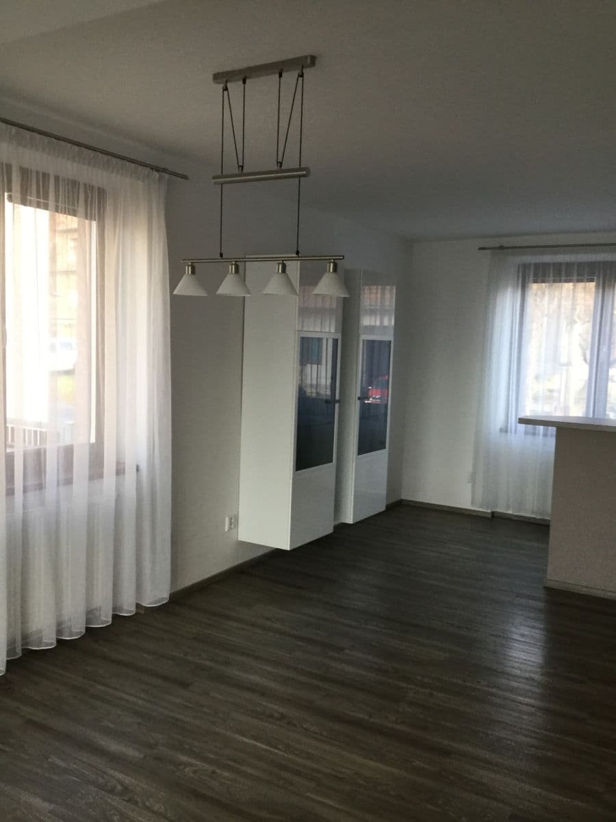 Pronájem domu 295 m², pozemek 425 m², Bosonožské náměstí, Brno, Jihomoravský kraj Pronájem domu 295 m², pozemek 425 m², Bosonožské náměstí, Brno, Jihomoravský kraj