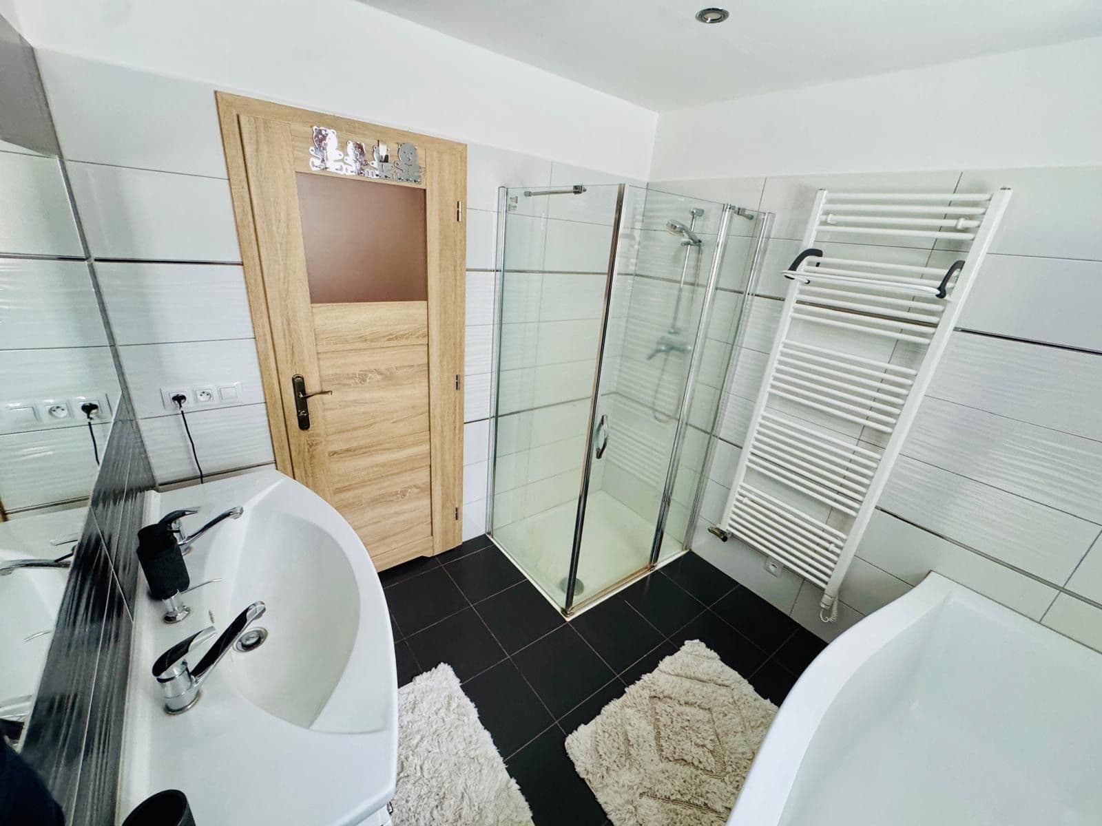 Pronájem domu 200 m², pozemek 1.000 m², Tři Sekery, Karlovarský kraj Pronájem domu 200 m², pozemek 1.000 m², Tři Sekery, Karlovarský kraj