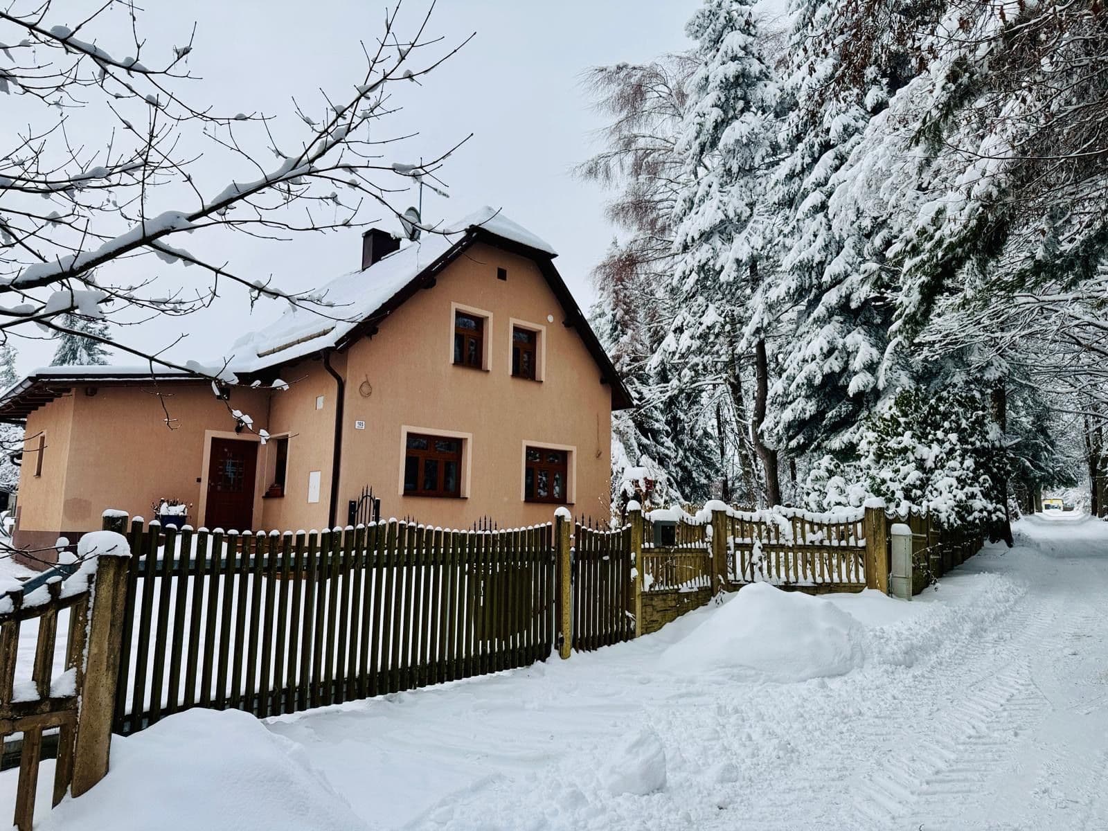 Pronájem domu 200 m², pozemek 1.000 m², Tři Sekery, Karlovarský kraj Pronájem domu 200 m², pozemek 1.000 m², Tři Sekery, Karlovarský kraj