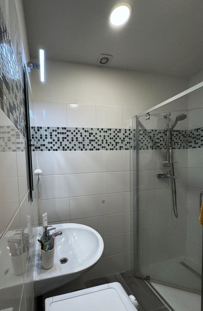 Pronájem bytu 1+1 34 m², Vrázova, Praha, Praha Pronájem bytu 1+1 34 m², Vrázova, Praha, Praha