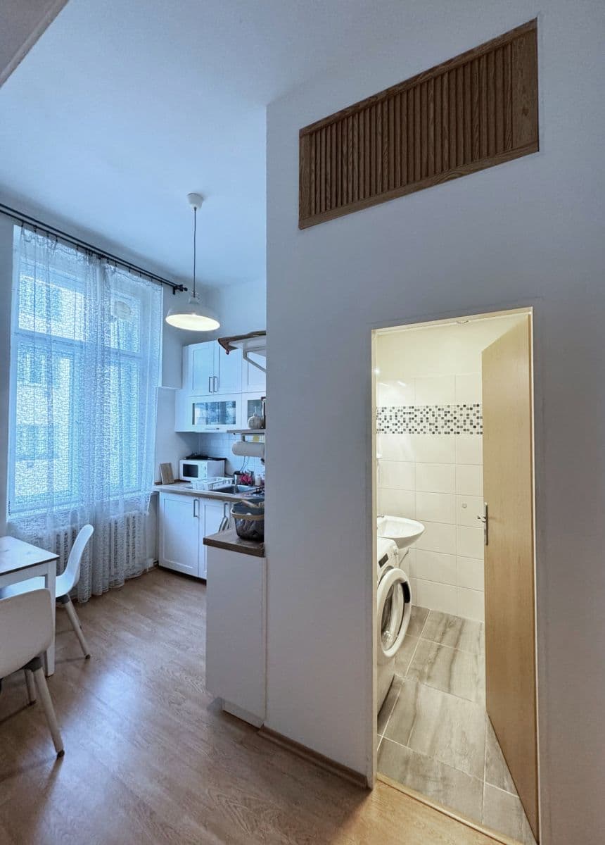 Pronájem bytu 1+1 34 m², Vrázova, Praha, Praha Pronájem bytu 1+1 34 m², Vrázova, Praha, Praha