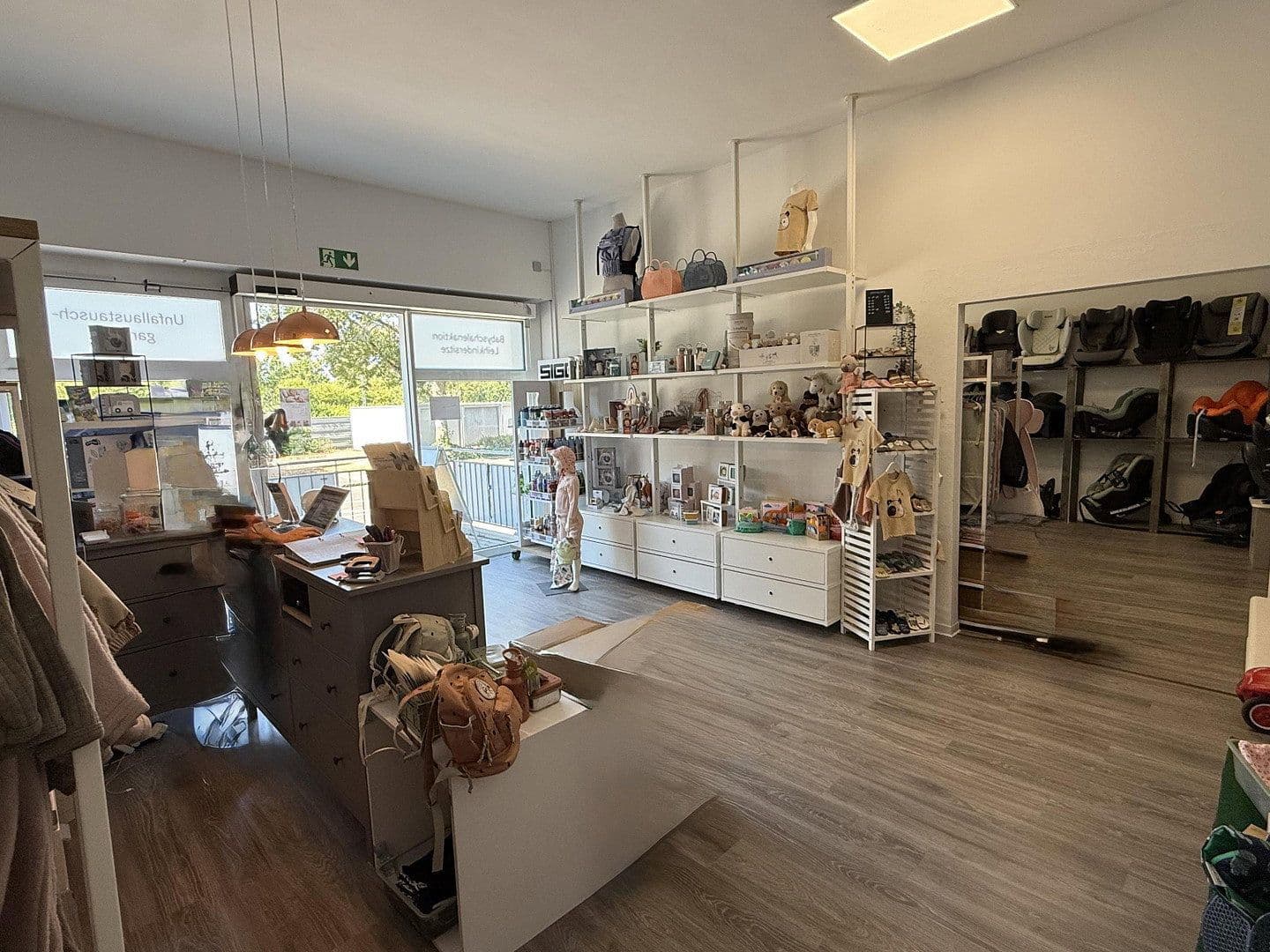 Pronájem kanceláře 150 m², Esslingerstr. 51, Altbach, Bádensko-Württembersko Pronájem kanceláře 150 m², Esslingerstr. 51, Altbach, Bádensko-Württembersko