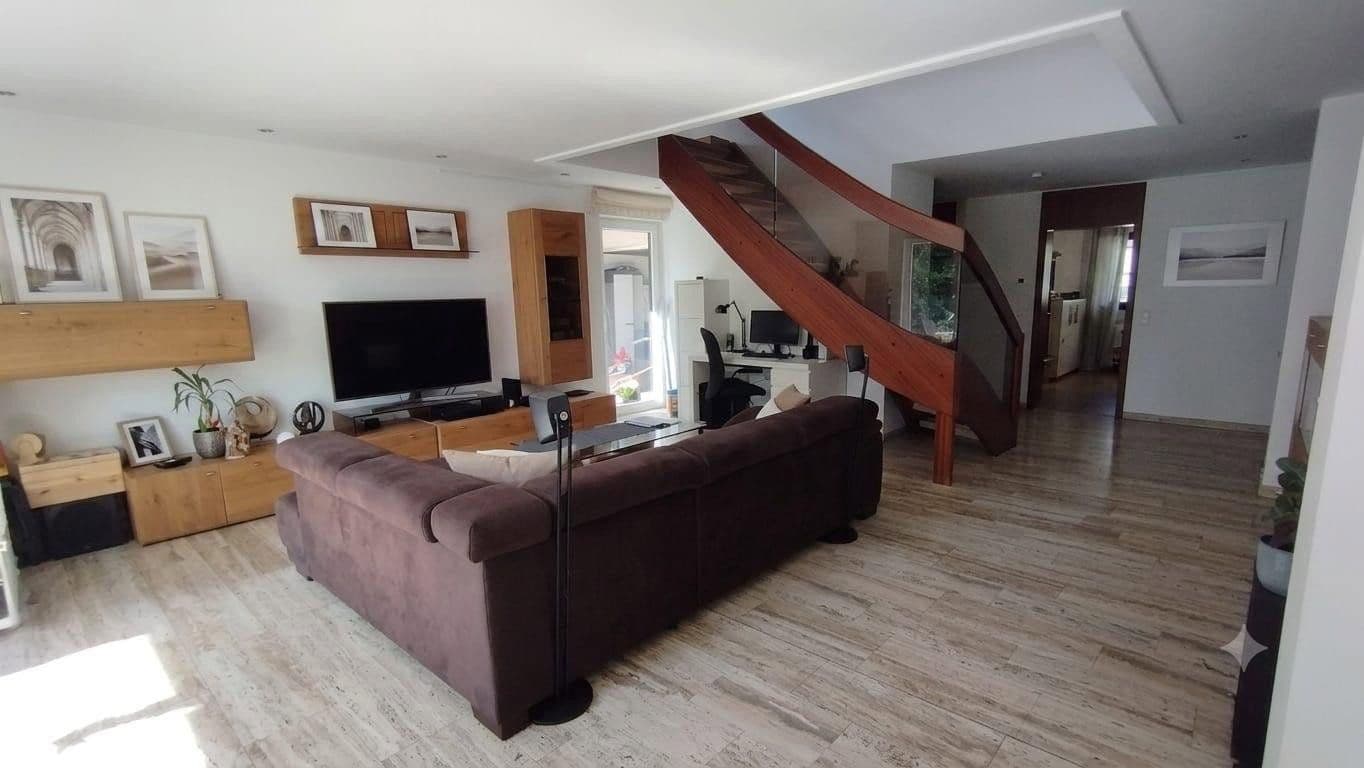 Prodej domu 355 m², pozemek 597 m², Lüdenscheid, Severní Porýní-Vestfálsko Prodej domu 355 m², pozemek 597 m², Lüdenscheid, Severní Porýní-Vestfálsko