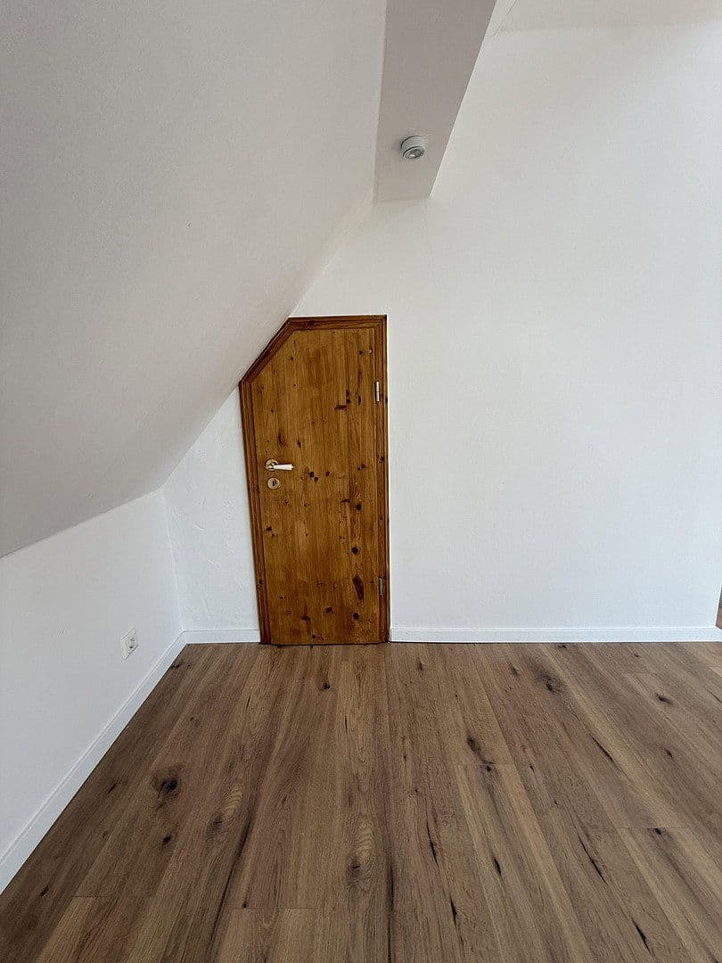 Pronájem bytu 5+1 147 m², Hermannstraße, Lauf an der Pegnitz, Bavorsko Pronájem bytu 5+1 147 m², Hermannstraße, Lauf an der Pegnitz, Bavorsko