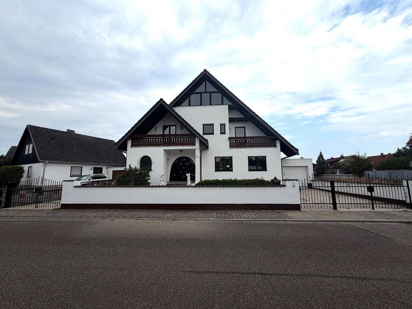 Prodej domu 220 m², pozemek 573 m², Kirchfeldring 21, Altlußheim, Bádensko-Württembersko Prodej domu 220 m², pozemek 573 m², Kirchfeldring 21, Altlußheim, Bádensko-Württembersko