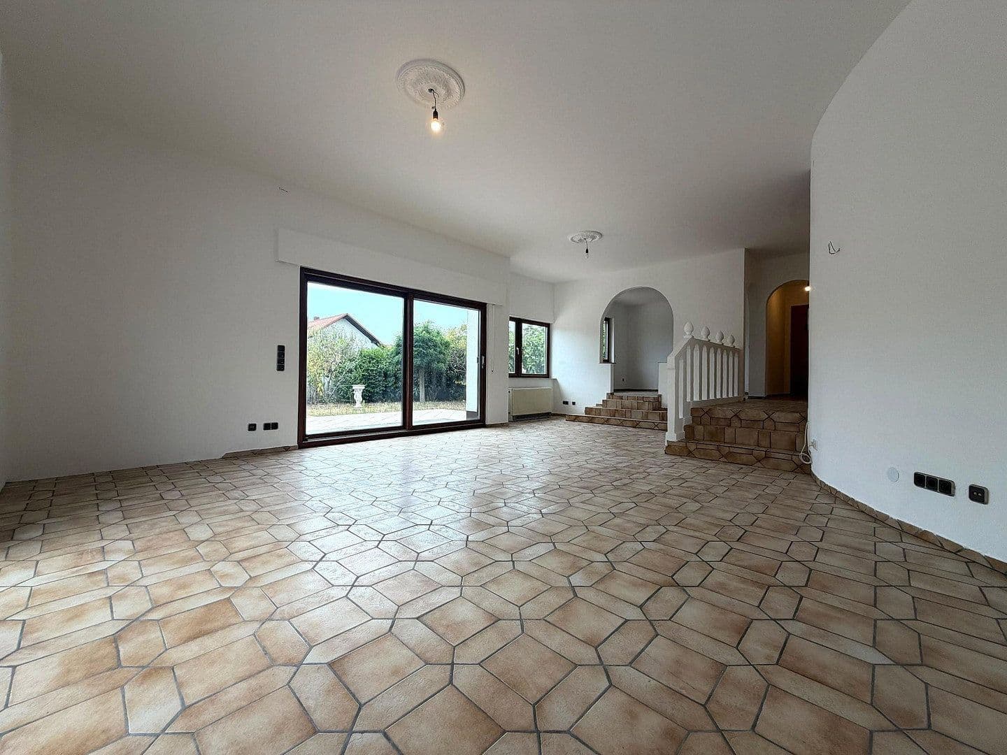 Prodej domu 220 m², pozemek 573 m², Kirchfeldring 21, Altlußheim, Bádensko-Württembersko Prodej domu 220 m², pozemek 573 m², Kirchfeldring 21, Altlußheim, Bádensko-Württembersko