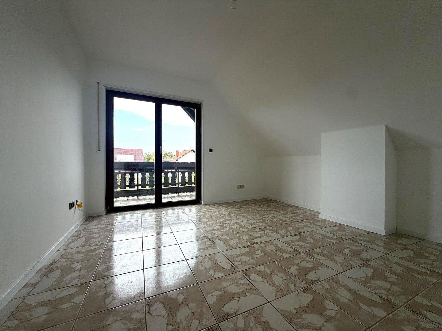 Prodej domu 220 m², pozemek 573 m², Kirchfeldring 21, Altlußheim, Bádensko-Württembersko Prodej domu 220 m², pozemek 573 m², Kirchfeldring 21, Altlußheim, Bádensko-Württembersko