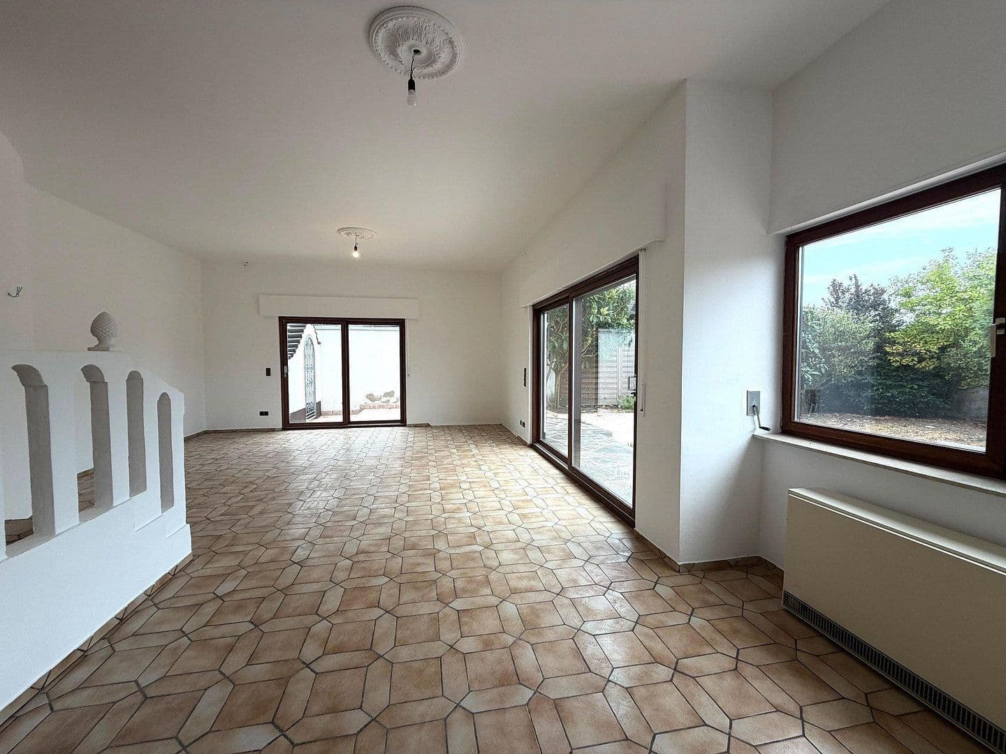 Prodej domu 220 m², pozemek 573 m², Kirchfeldring 21, Altlußheim, Bádensko-Württembersko Prodej domu 220 m², pozemek 573 m², Kirchfeldring 21, Altlußheim, Bádensko-Württembersko