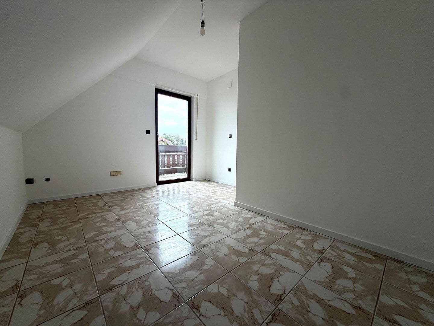 Prodej domu 220 m², pozemek 573 m², Kirchfeldring 21, Altlußheim, Bádensko-Württembersko Prodej domu 220 m², pozemek 573 m², Kirchfeldring 21, Altlußheim, Bádensko-Württembersko