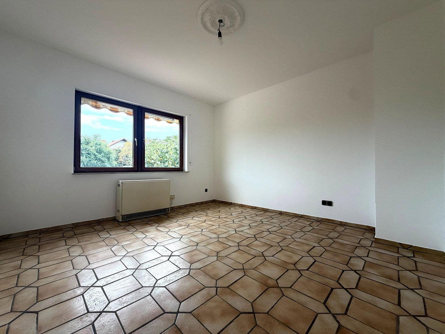 Prodej domu 220 m², pozemek 573 m², Kirchfeldring 21, Altlußheim, Bádensko-Württembersko Prodej domu 220 m², pozemek 573 m², Kirchfeldring 21, Altlußheim, Bádensko-Württembersko