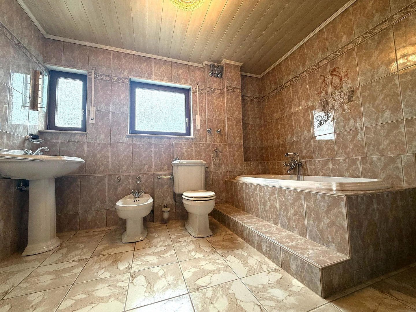 Prodej domu 220 m², pozemek 573 m², Kirchfeldring 21, Altlußheim, Bádensko-Württembersko Prodej domu 220 m², pozemek 573 m², Kirchfeldring 21, Altlußheim, Bádensko-Württembersko