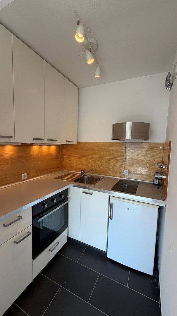Pronájem bytu 2+1 38 m², Zeppelinstr. 36, Augsburg, Bavorsko Pronájem bytu 2+1 38 m², Zeppelinstr. 36, Augsburg, Bavorsko