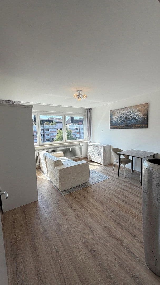 Pronájem bytu 2+1 38 m², Zeppelinstr. 36, Augsburg, Bavorsko Pronájem bytu 2+1 38 m², Zeppelinstr. 36, Augsburg, Bavorsko