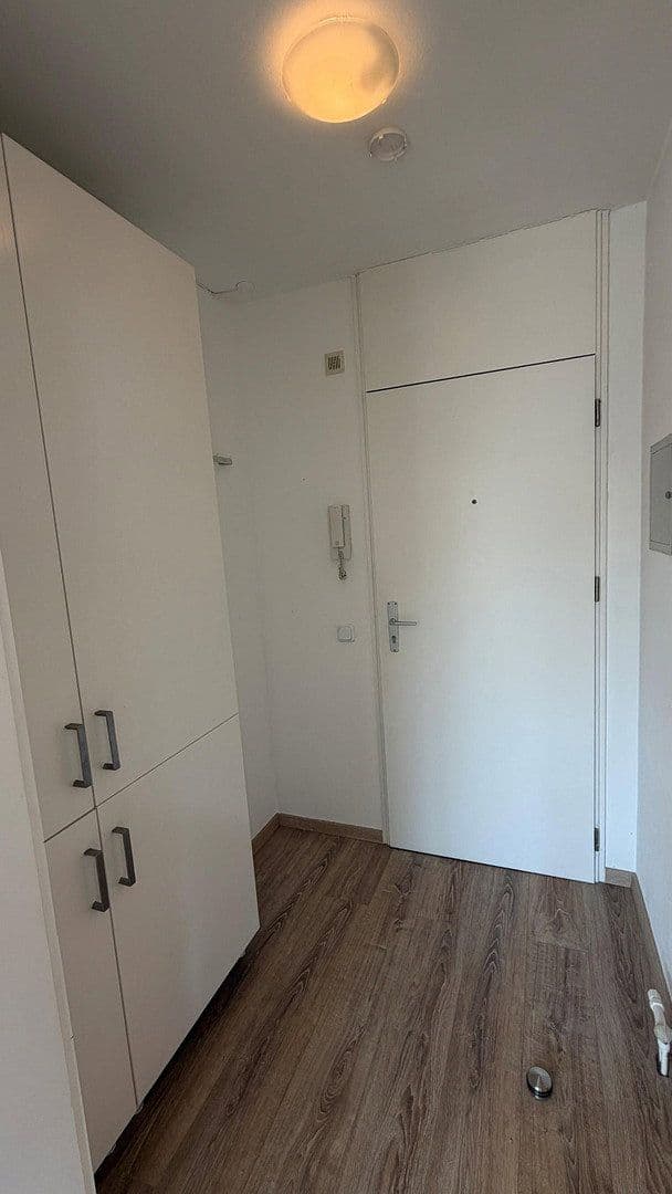 Pronájem bytu 2+1 38 m², Zeppelinstr. 36, Augsburg, Bavorsko Pronájem bytu 2+1 38 m², Zeppelinstr. 36, Augsburg, Bavorsko
