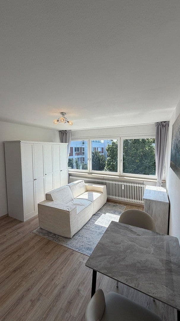 Pronájem bytu 2+1 38 m², Zeppelinstr. 36, Augsburg, Bavorsko Pronájem bytu 2+1 38 m², Zeppelinstr. 36, Augsburg, Bavorsko