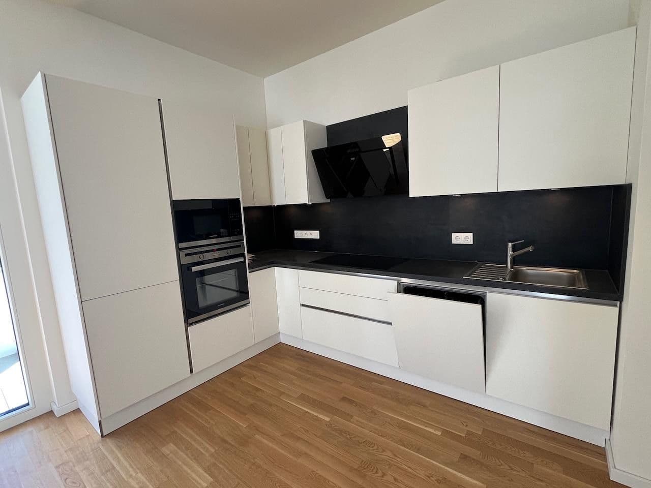Prodej bytu 4+1 113 m², Heisenbergstraße 3, Berlin, Berlín Prodej bytu 4+1 113 m², Heisenbergstraße 3, Berlin, Berlín