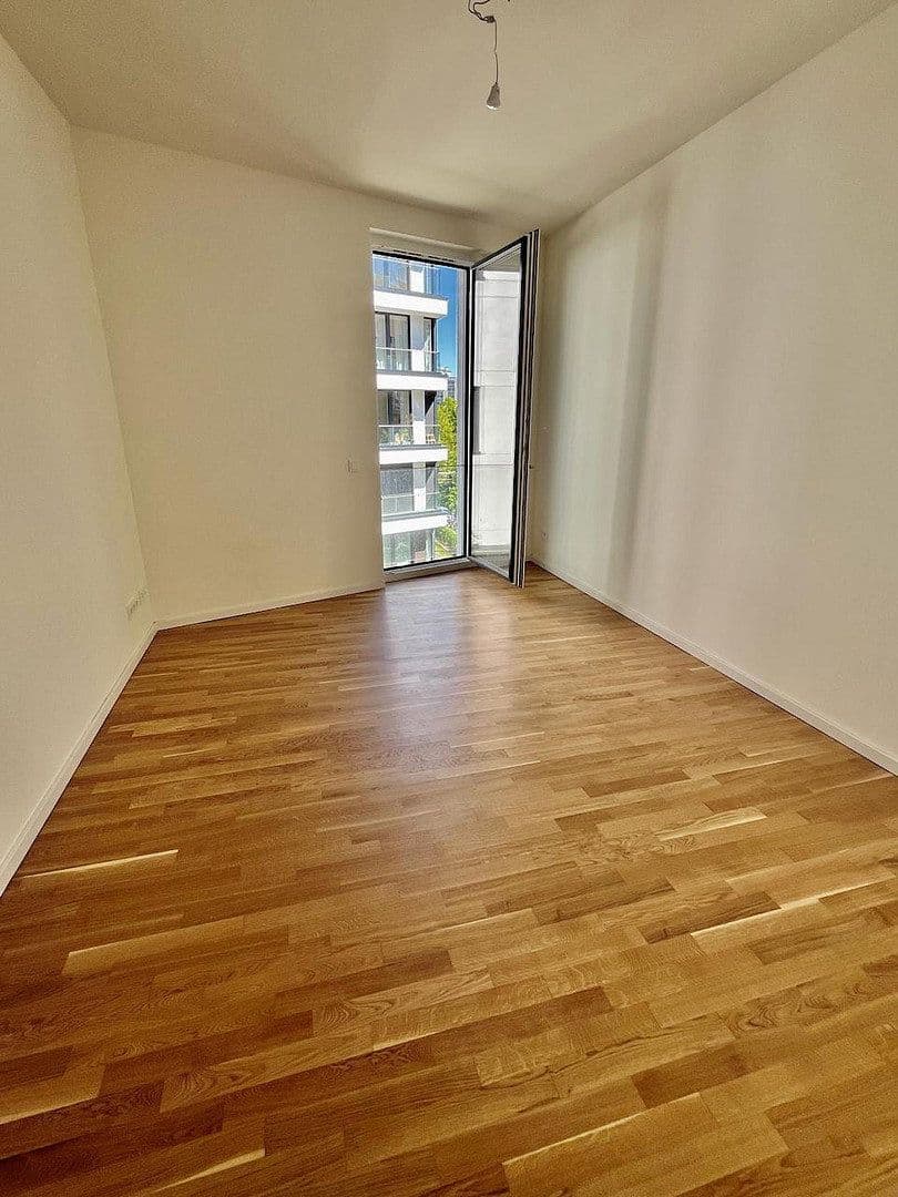 Prodej bytu 4+1 113 m², Heisenbergstraße 3, Berlin, Berlín Prodej bytu 4+1 113 m², Heisenbergstraße 3, Berlin, Berlín